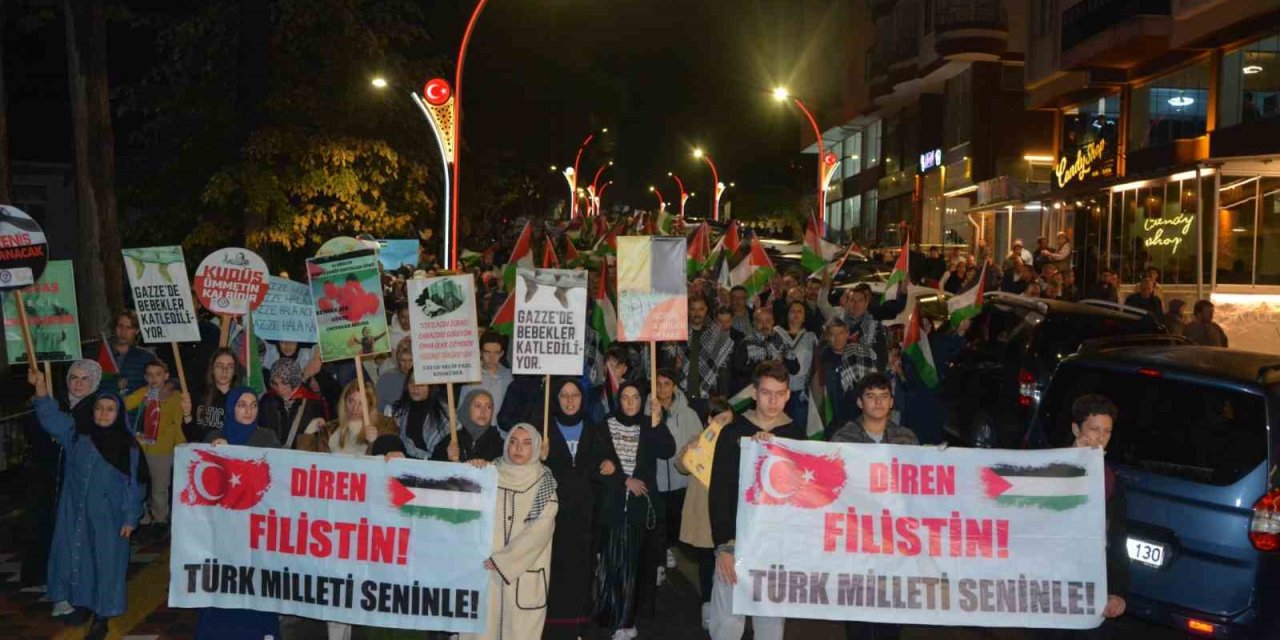 Demirci’de binlerce kişi Filistin’e destek için yürüdü