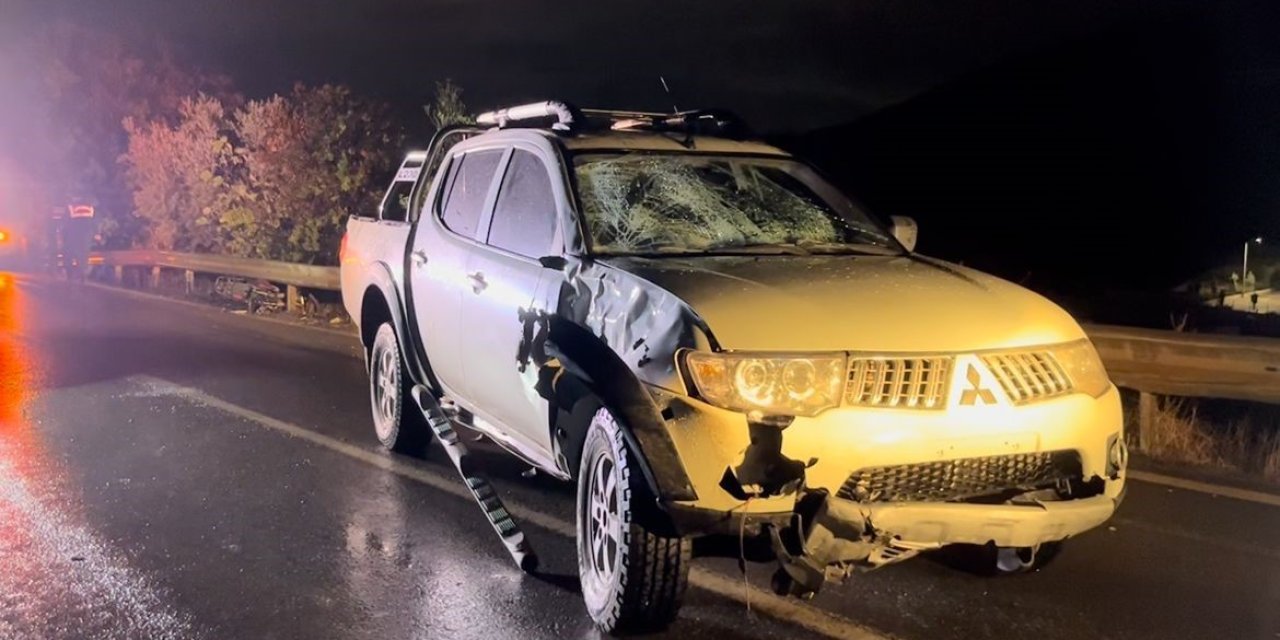 İzmir’de pikap ile elektrikli bisikletin çarpıştığı kazada 2 kişi öldü