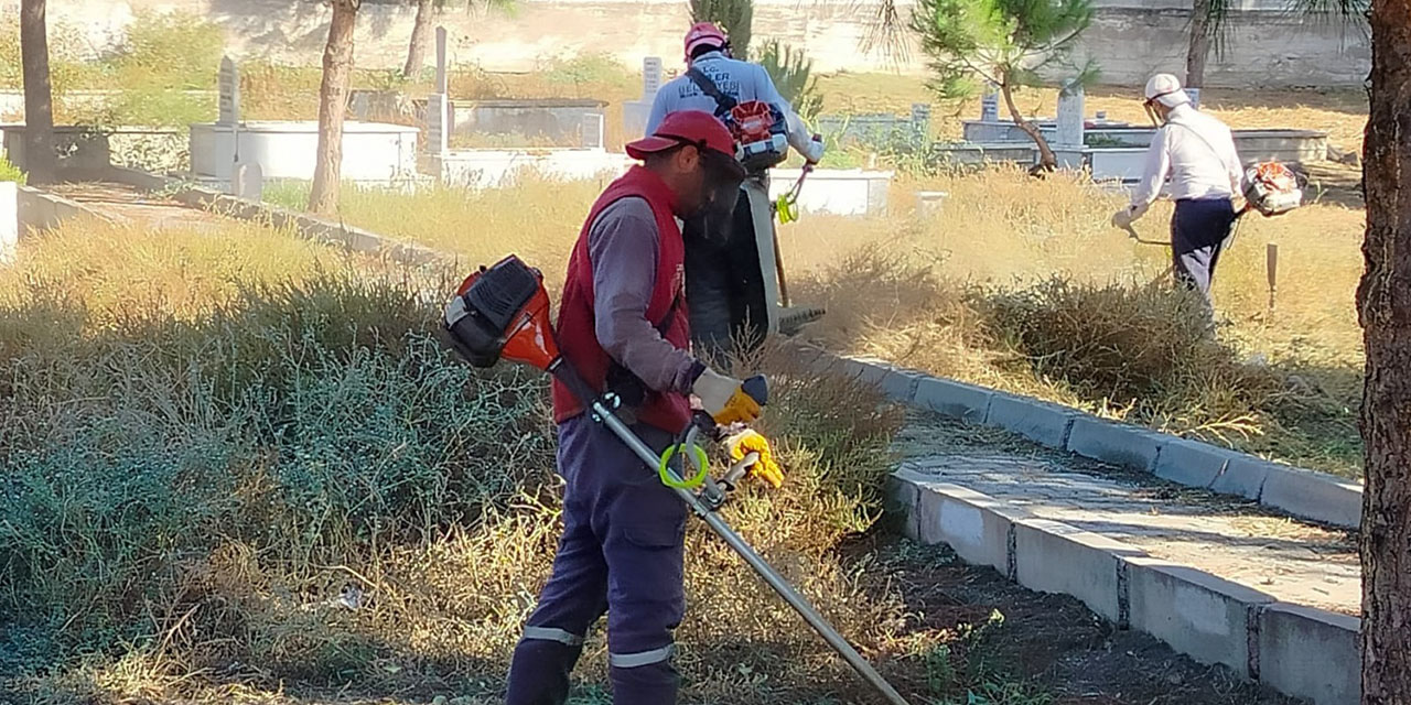 Efeler Belediyesi mezarlıklarda bakım çalışmalarını sürdürüyor
