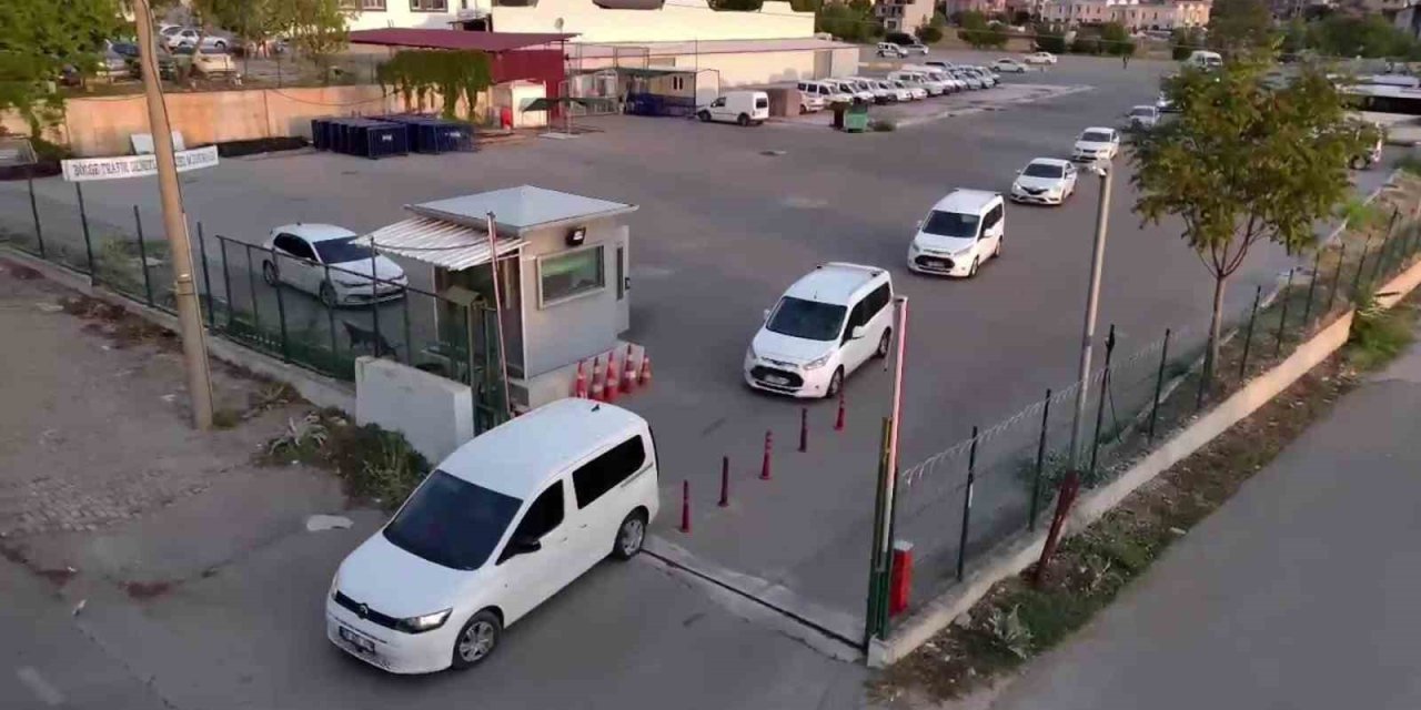 Ehliyetlerine el konulan sürücüler için sahte alkol testi düzenleyen şebekenin 42 üyesi yakalandı
