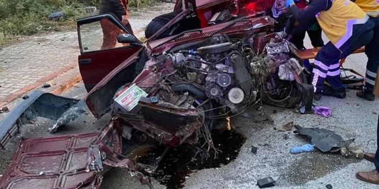 Direğe çarparak hurdaya dönen Fiat Tofaş’ın sürücüsü ağır yaralandı