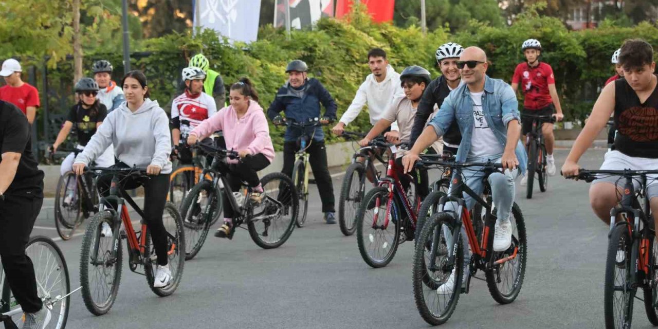 Bisiklet turuyla sağlıklı yaşam ve spor kültürüne dikkat çektiler