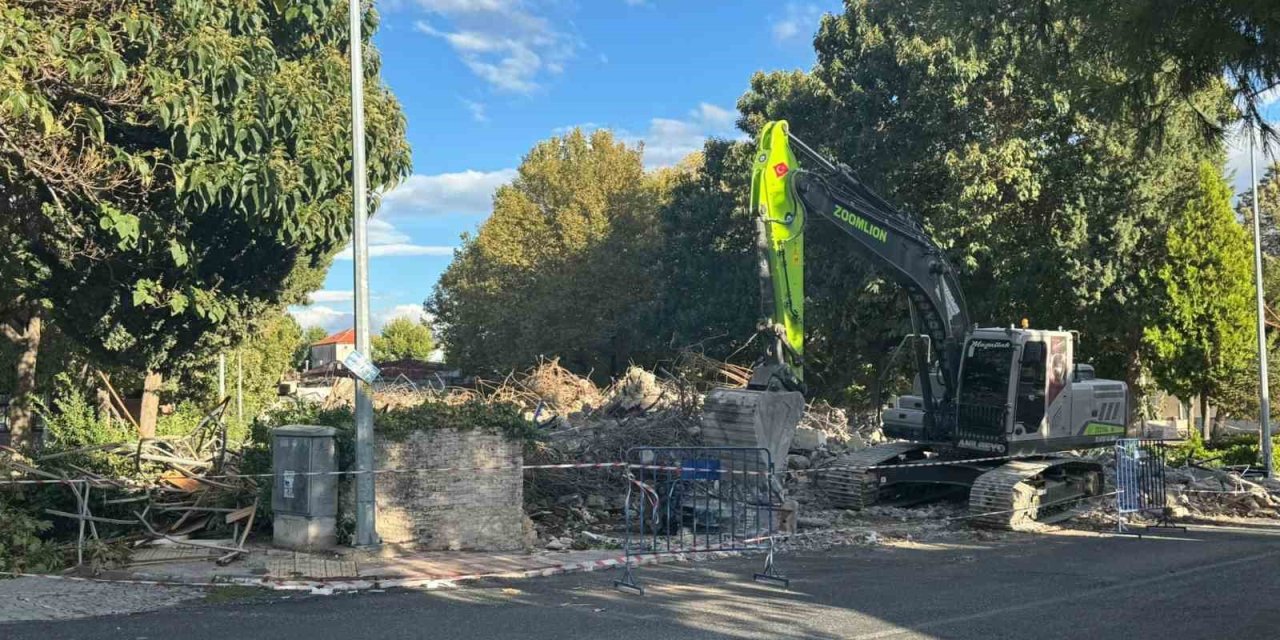 Belediye iş merkezini yıkan CHP’li Başkan ifadeye çağırıldı