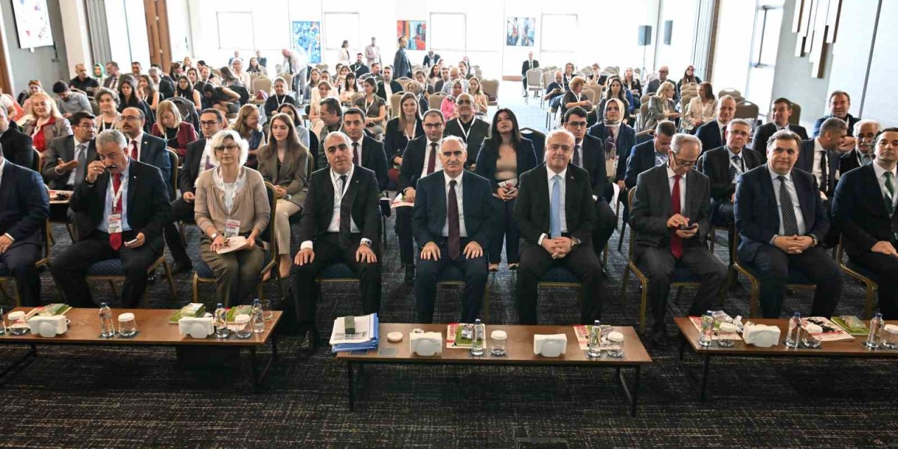 Manisa, Bağımlılık Psikiyatrisi Sempozyumuna ev sahipliği yaptı