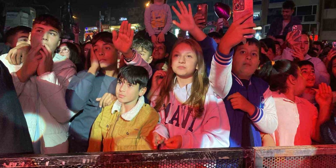 Manisa’da ertelenen Aleyna Tilki coşkuyla gerçekleşti