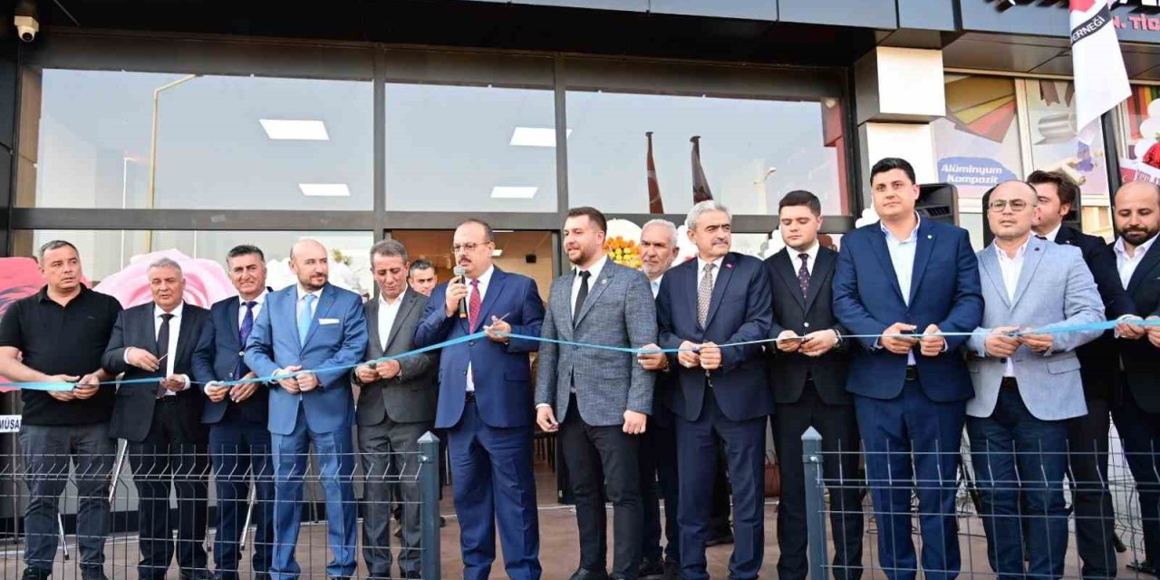 Aydınlı iş adamları yeni hizmet binasına kavuştu