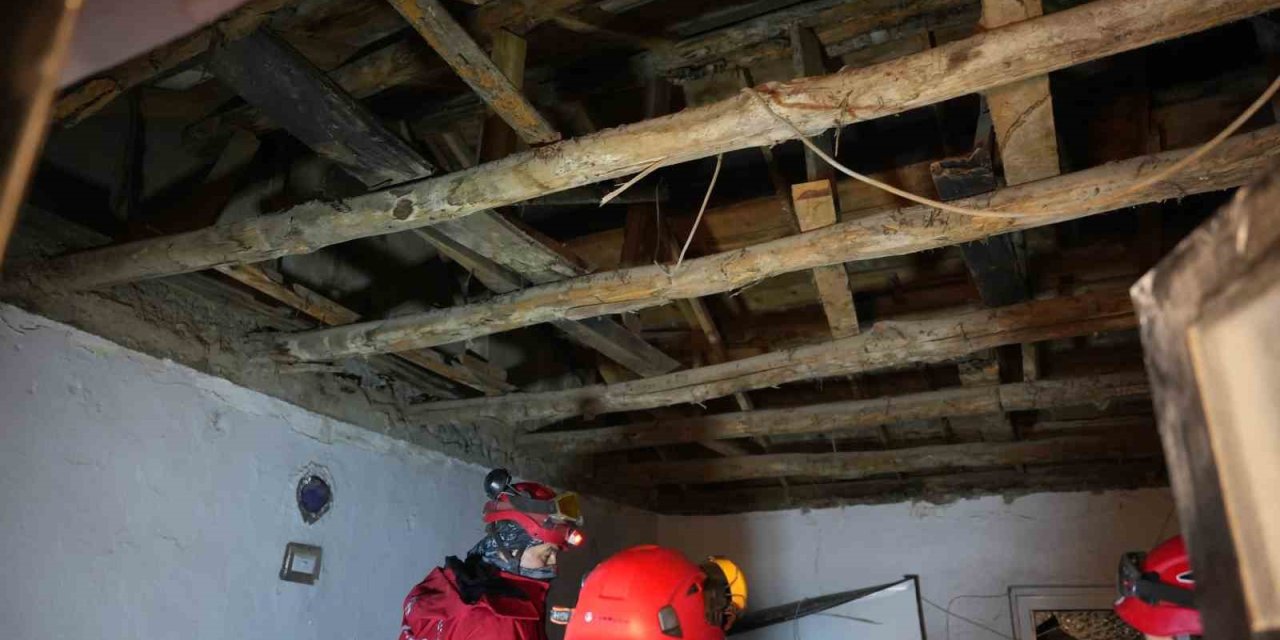 Düğün çerezi hazırlayan ailenin başına evin tavanı çöktü