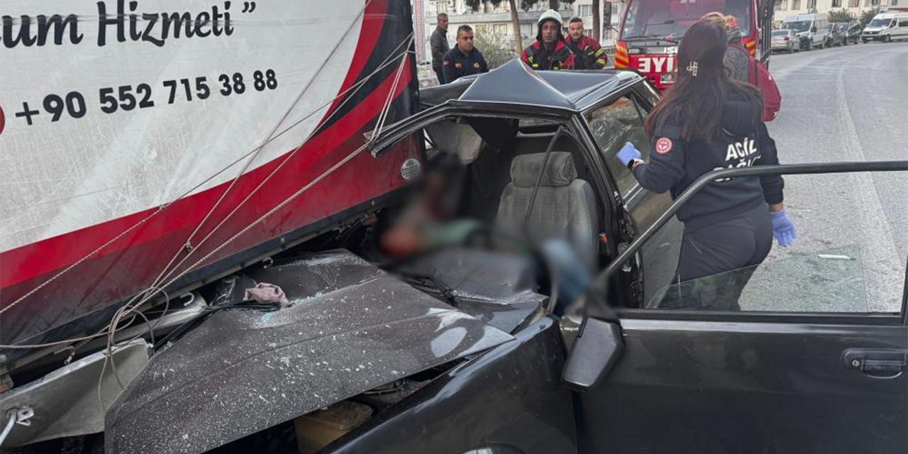 Otomobil park halindeki kamyonete ok gibi saplandı! 1 ölü, 4 yaralı