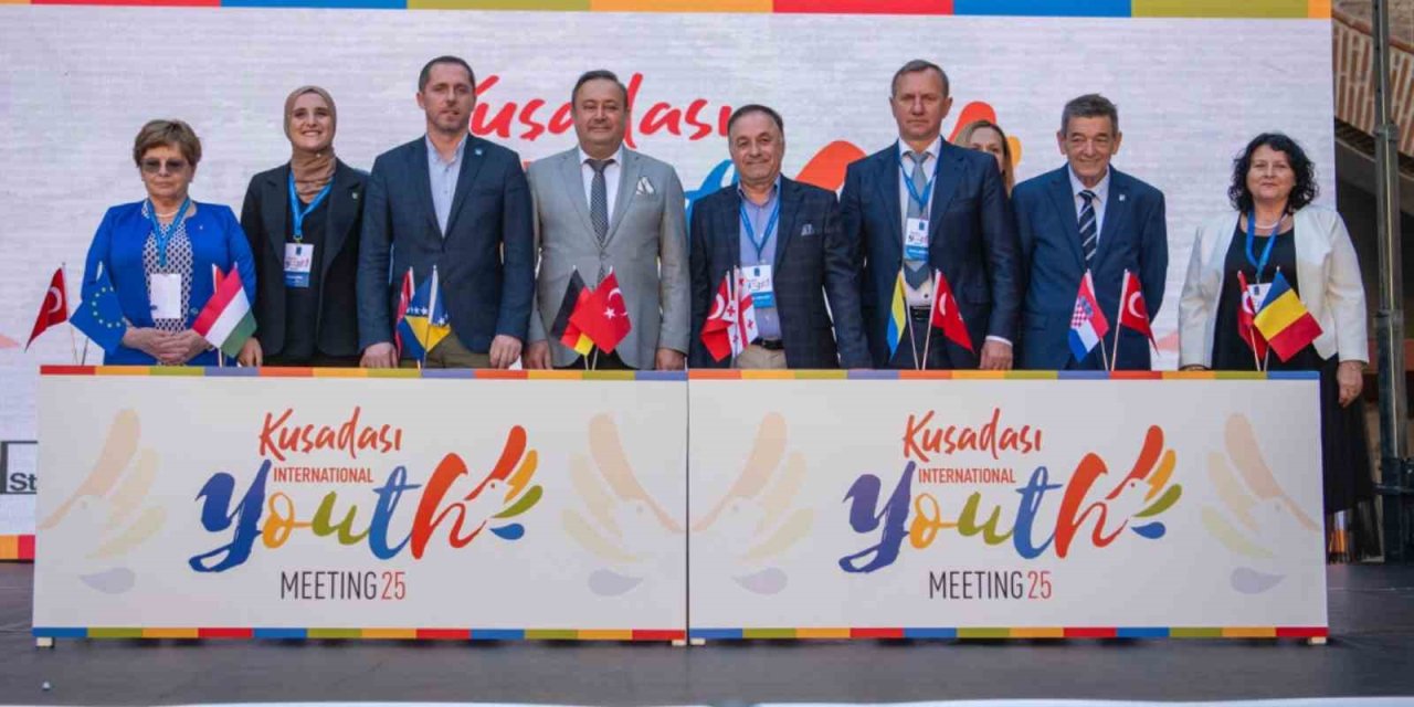 Kuşadası’ndan dünyaya barış, kardeşlik ve dostluk mesajları yollandı