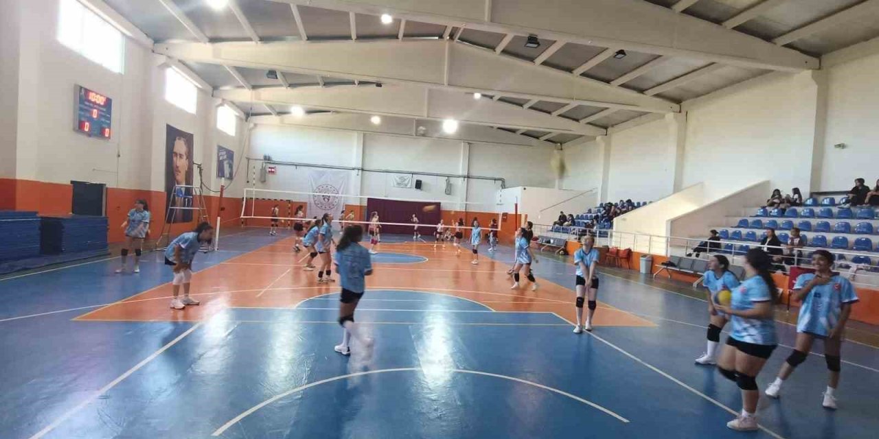 Sarıgöllü kızlar lige mağlubiyetle başladı