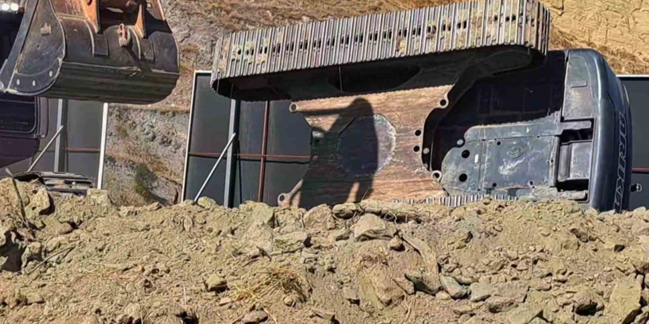 Söke’de iş makinesi devrildi: 1 yaralı