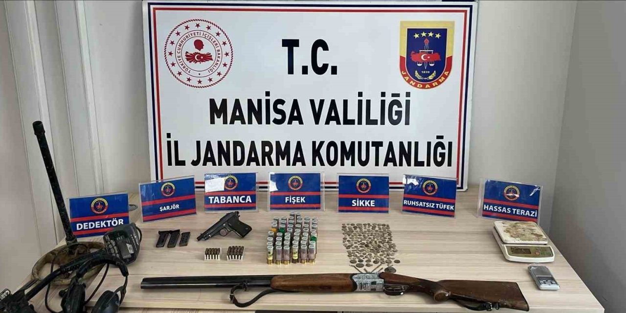 Manisa’da tarihi eser operasyonu: 289 obje, silahlar ve dedektör ele geçirildi