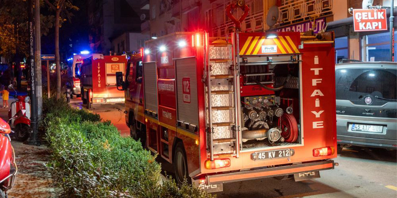 Eşinin şikayetçi olmasına sinirlenip evini ateşe verdi