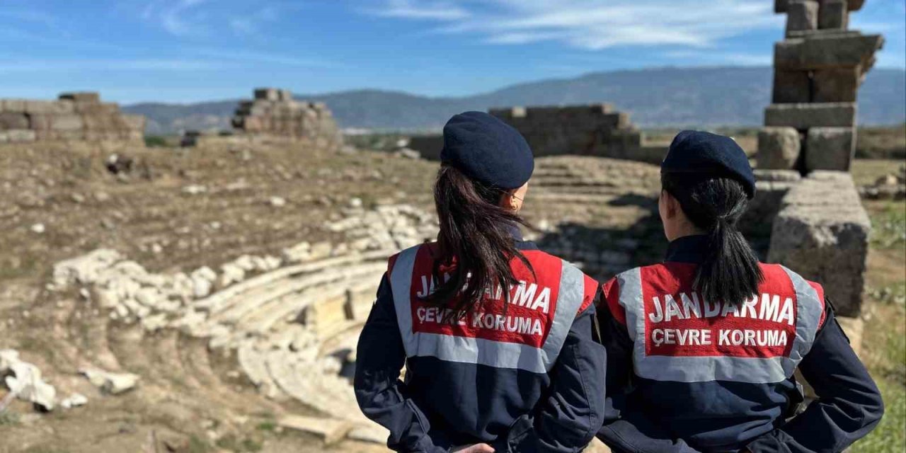 Antik kentte jandarma devriyesi