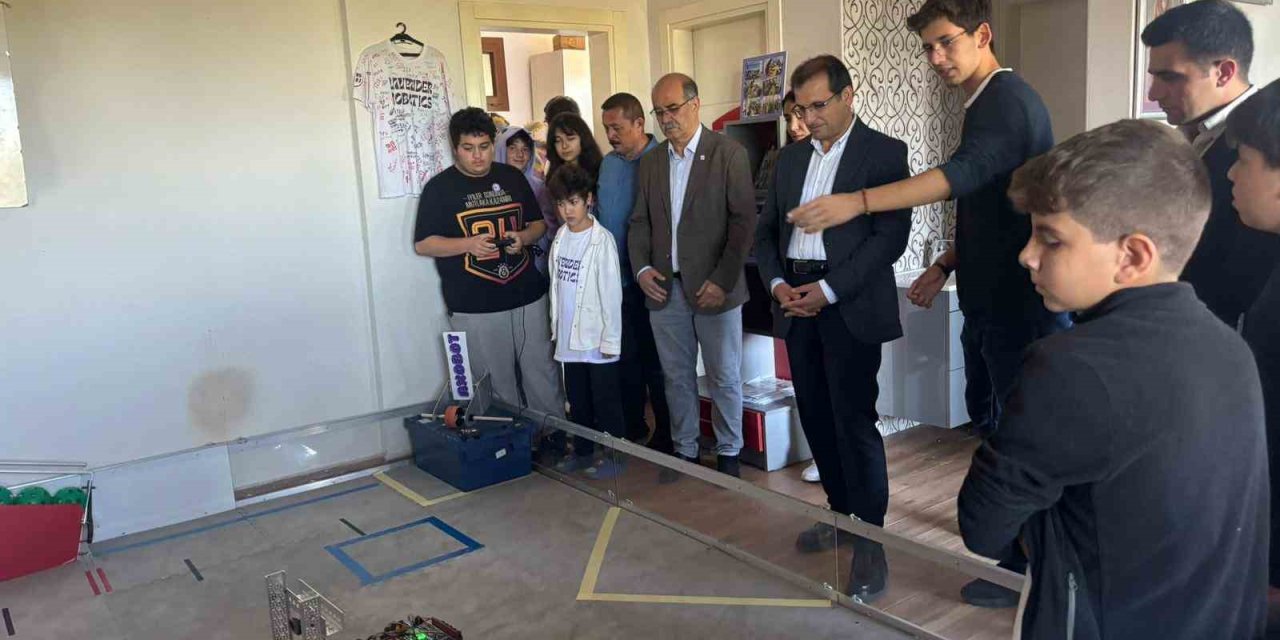 Salihli Kaymakamı Güldoğan, geleceğin bilim insanlarıyla buluştu