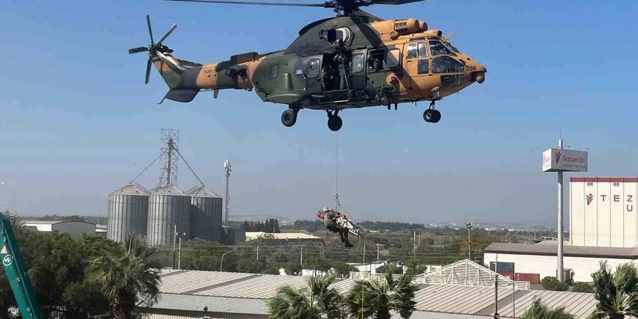 İzmir’de 6.6 büyüklüğünde depreme, helikopterle müdahale tatbikatı gerçekleştirildi