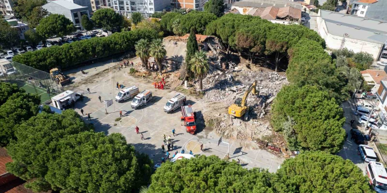 Manisa’da 6.6 büyüklüğündeki deprem tatbikatı gerçeği aratmadı