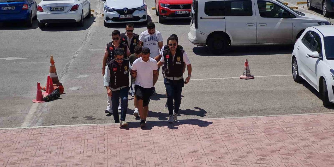 Katil zanlısının yargılanmasına devam edildi