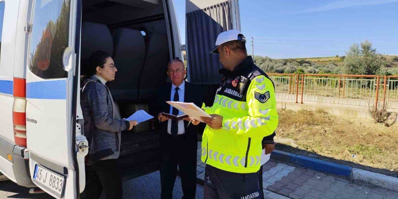 Sarıgöl’de okul servisleri sıkı denetimden geçti