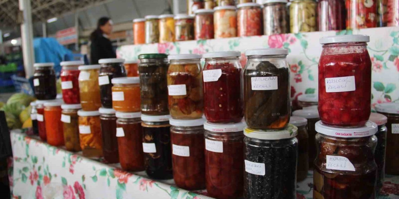 Menteşe’de 25 farklı ev yapımı reçel tezgahı ilgi odağı