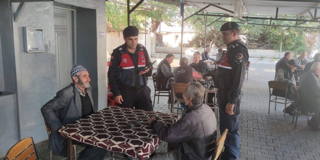 Jandarma ekipleri Karacasu’da halk sağlığı için sahada