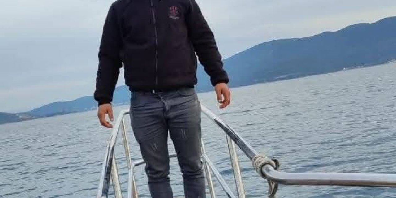 Gece kaza yapan iki gencin cenazesi sabah bulundu