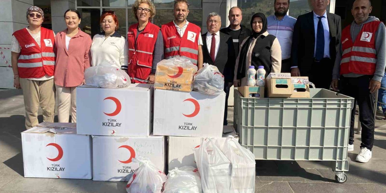 Alaşehir Kızılay’dan Devlet Hastanesi Sosyal Marketine 600 kalem yardım