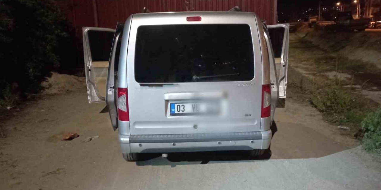 Polis ile ehliyetsiz sürücü arasında kovalamaca