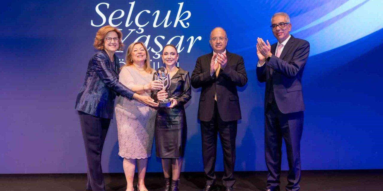 Selçuk Yaşar Ödülü Prof. Dr. Elif Uysal’a