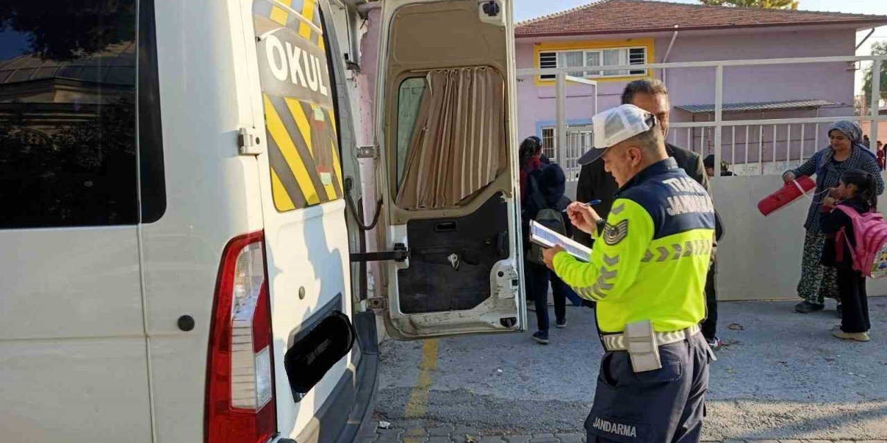 Söke ve Sultanhisar’da okul servislerine jandarma denetimi