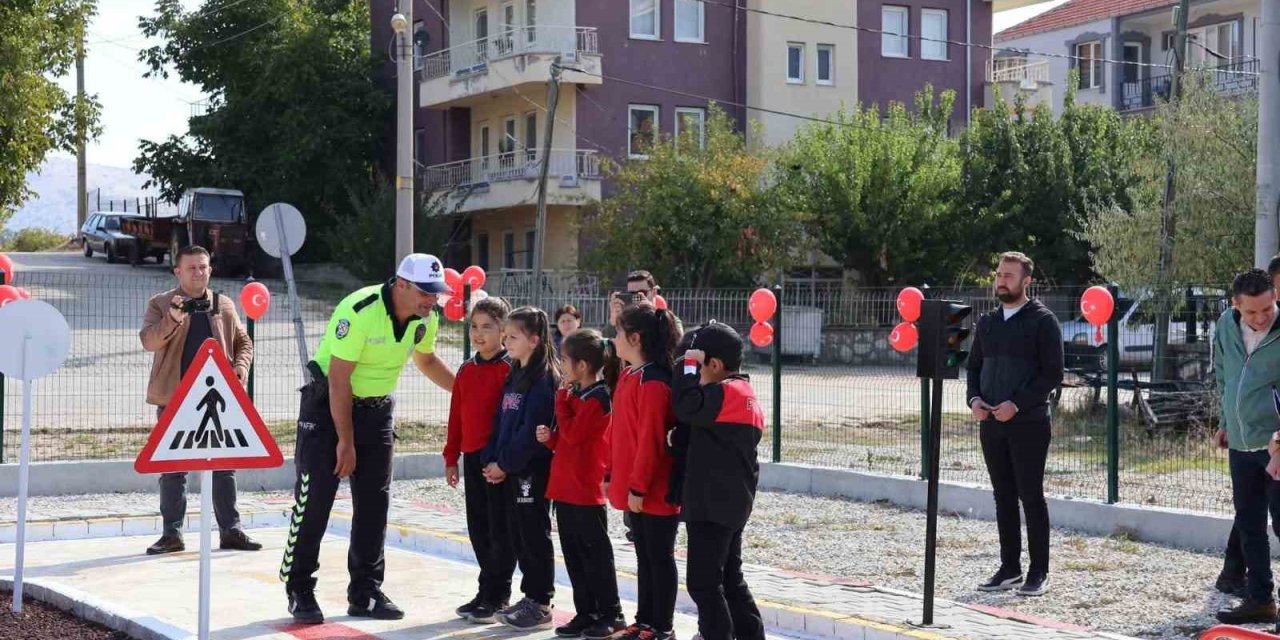 Bekilli’de çocuklar için Türkiye’ye örnek bir trafik eğitim parkı açıldı