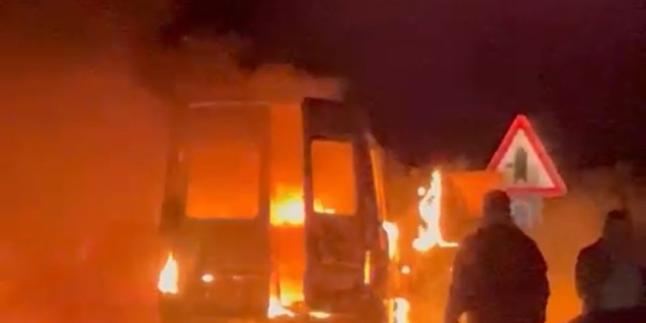 Milas’ta minibüs küle döndü