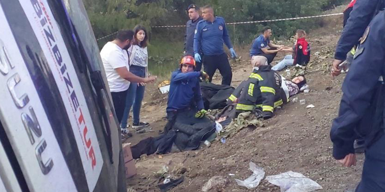 Buldan’da tur otobüsü devrildi: 2 ölü, 5 yaralı