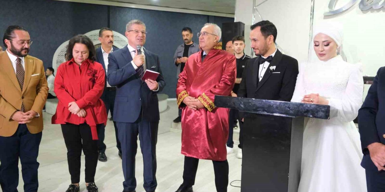 Başkan Arslan genç çiftin nikahını kıydı
