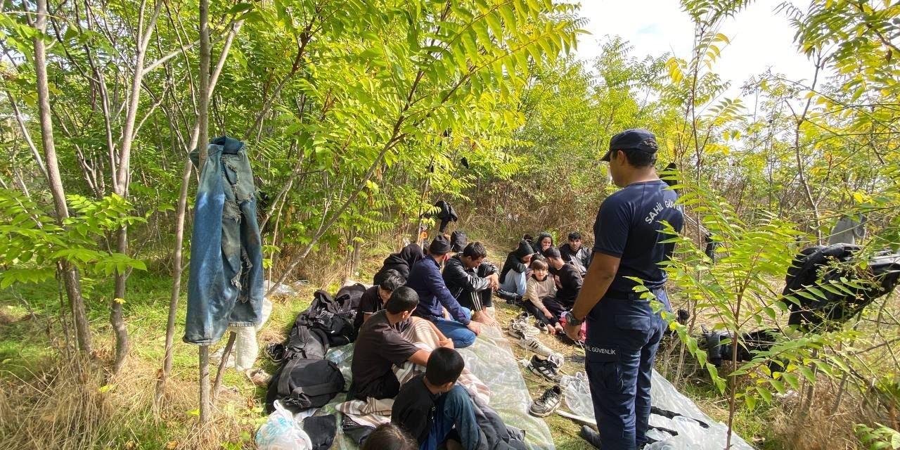 İzmir açıklarında 66 düzensiz göçmen yakalandı, 29 göçmen kurtarıldı