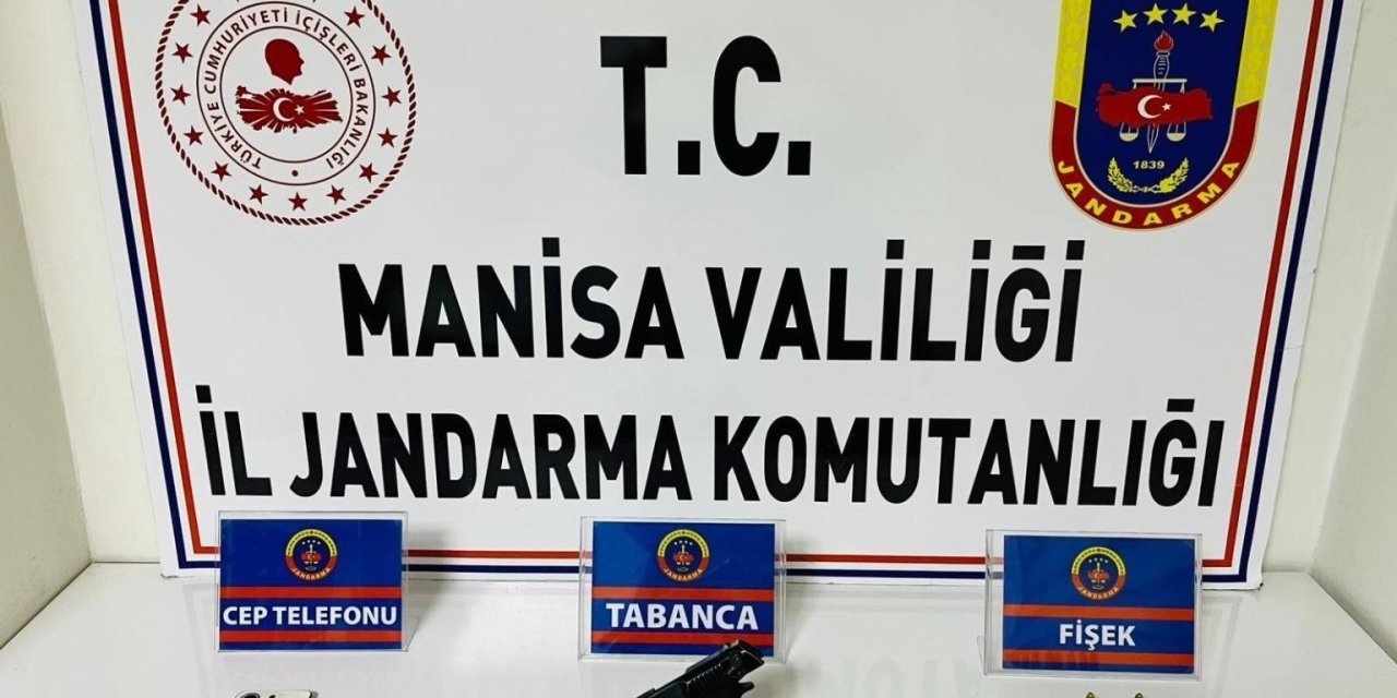 Salihli’de şüpheliden ruhsatsız tabanca ve mermi çıktı