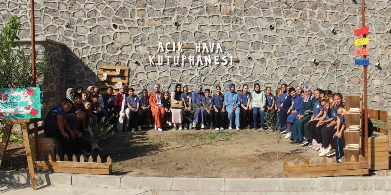 Manisa’da eğitim doğayla bütünleşti: Telefon yerine kitap, ekran yerine doğa