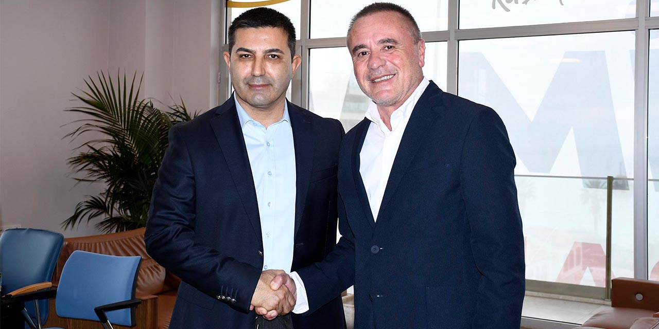 Başkan Ömer Günel CHP Kuşadası İlçe Örgütü’nün yeni yönetimiyle bir araya geldi