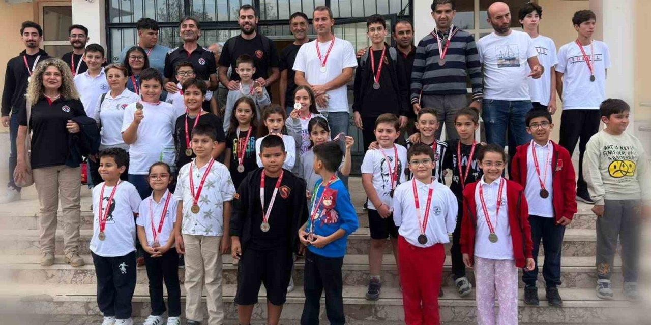 Köyceğiz’de satranç turnuvasında yarıştılar