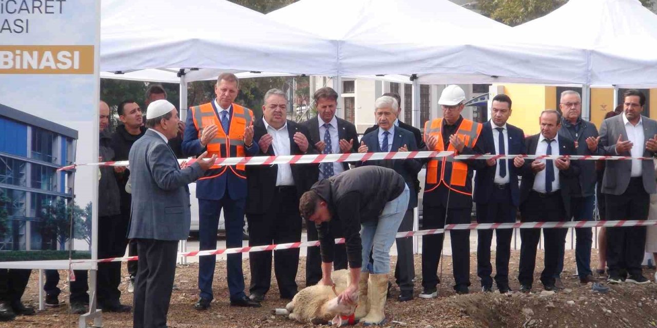 Asırlık borsa, yeni yüzyılın binasının temelini dualarla attı