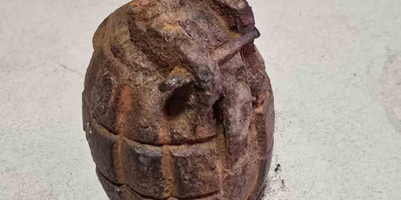 Tarlada el bombası bulundu