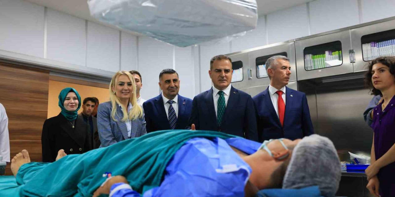 Vali İdris Akbıyık, Bodrum Devlet Hastanesi’nde Anjiyografi ünitesini inceledi