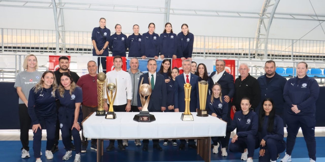 Vali Akbıyık’tan Yalıkavakspor’a moral ziyareti