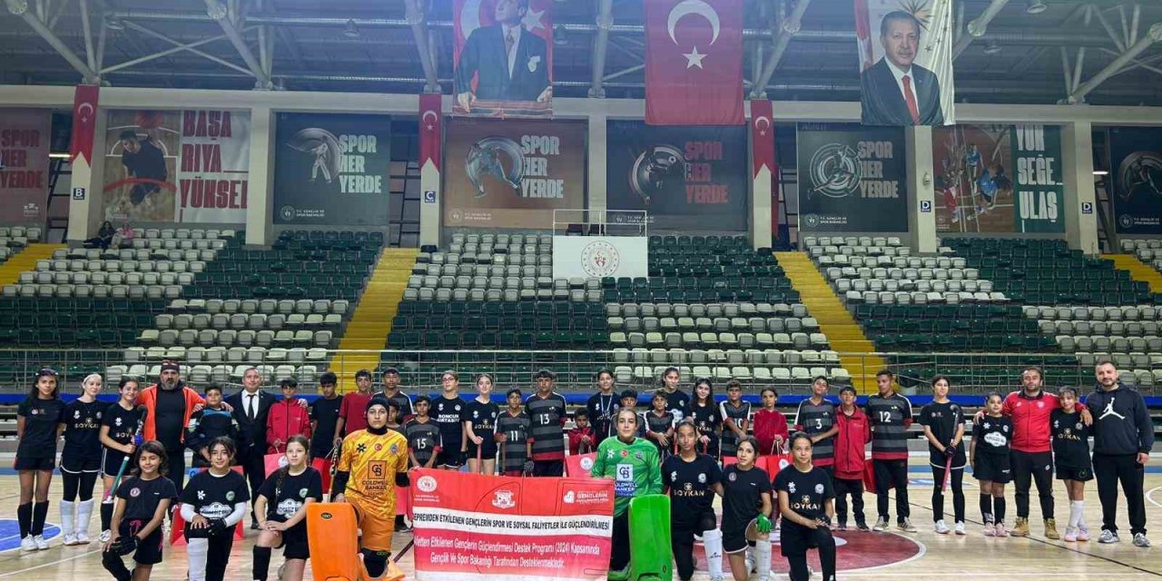 Malatyalı depremzede çocuklardan oluşan Hokey takımı Muğla’da