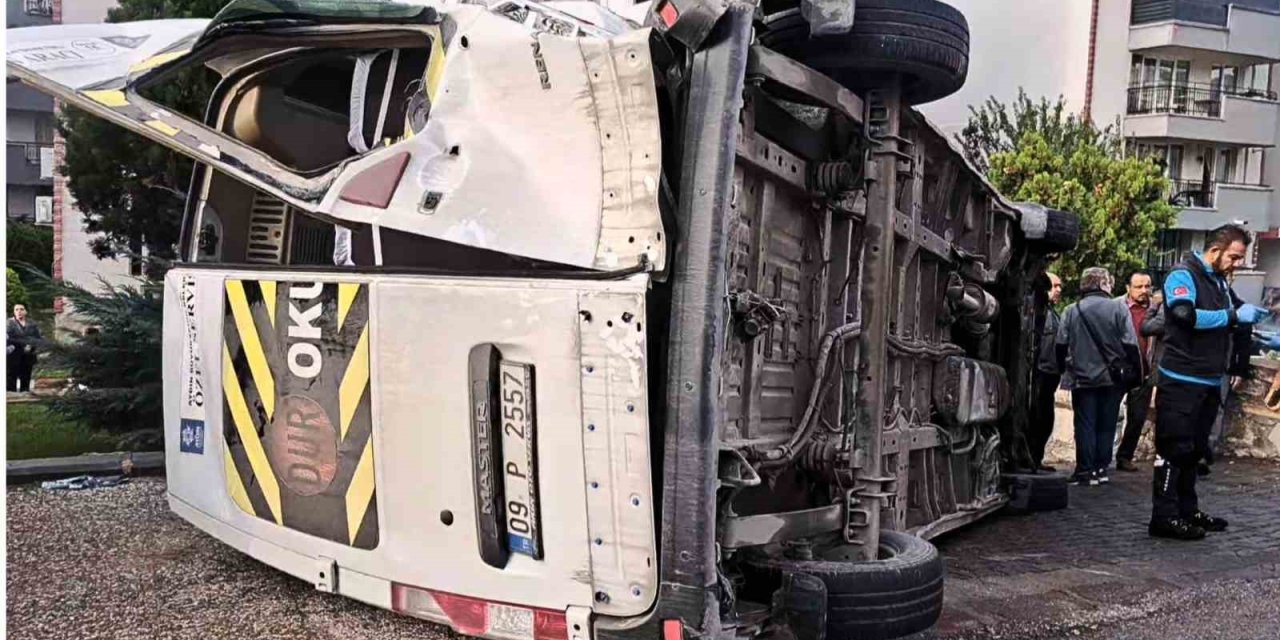 Söke’de öğrenci servisleri çarpıştı: 3 yaralı