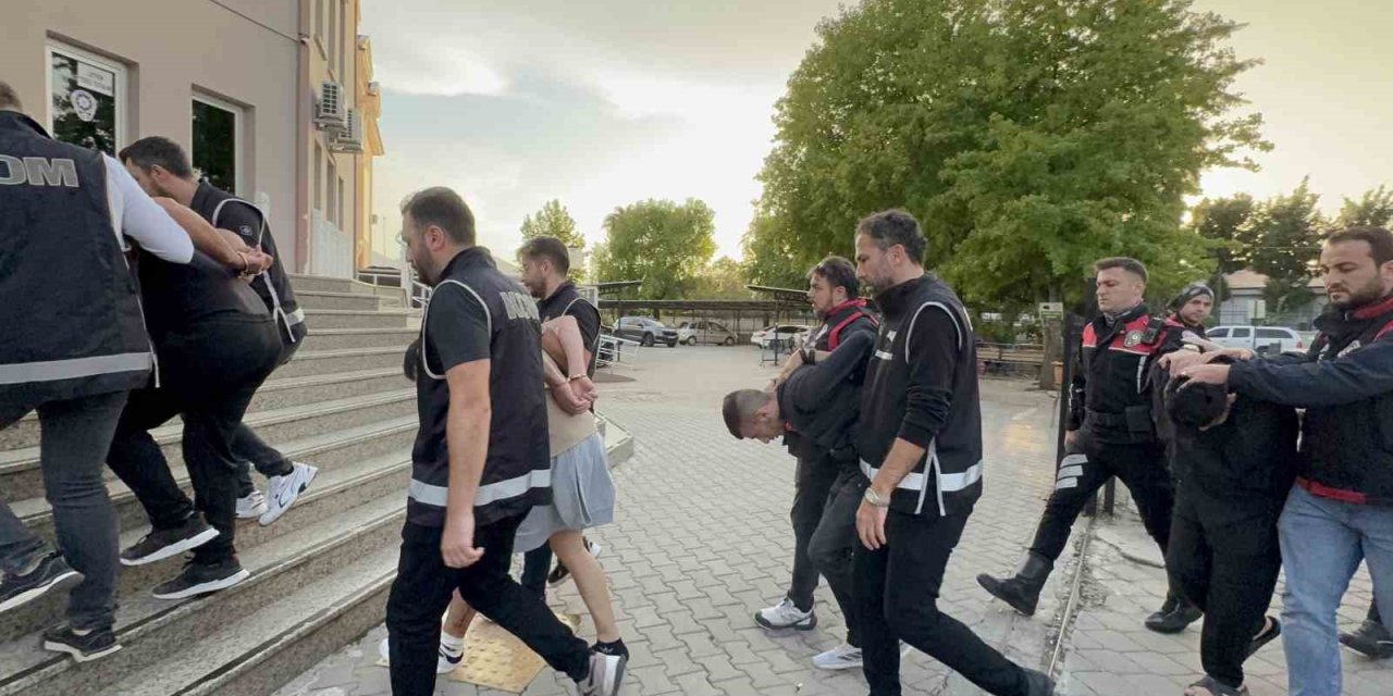 Fethiye’de polise ateş açan şüpheliler adliyeye sevk edildi