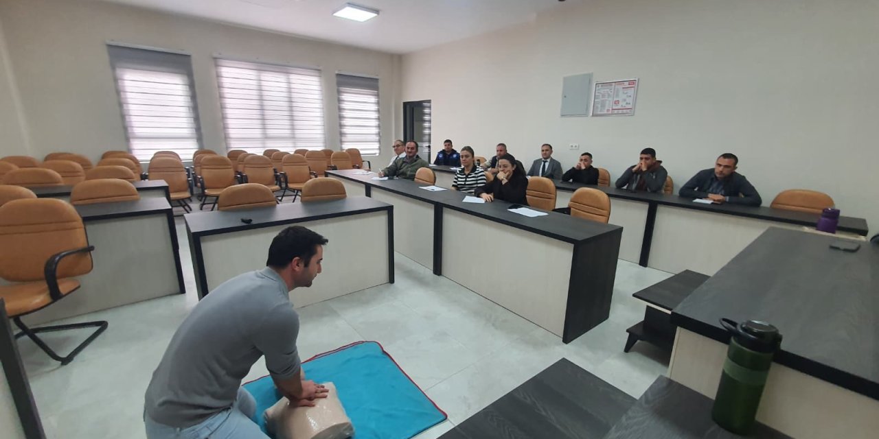 Demirci’de belediye personeline ilk yardım uygulama eğitimi verildi
