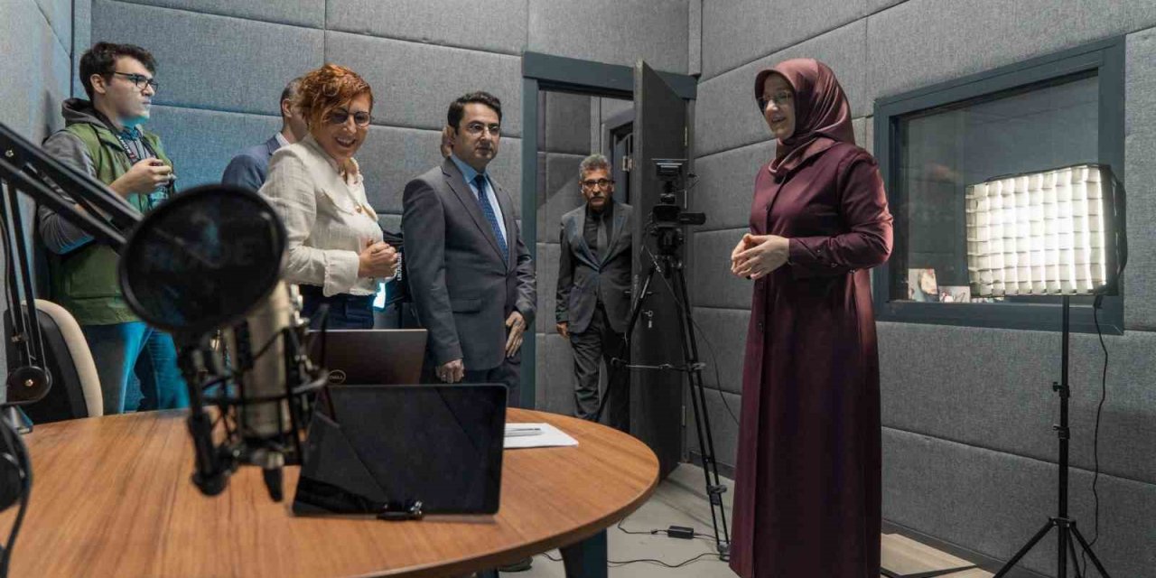 Manisa CBÜ Radyo ve Stüdyosu açıldı