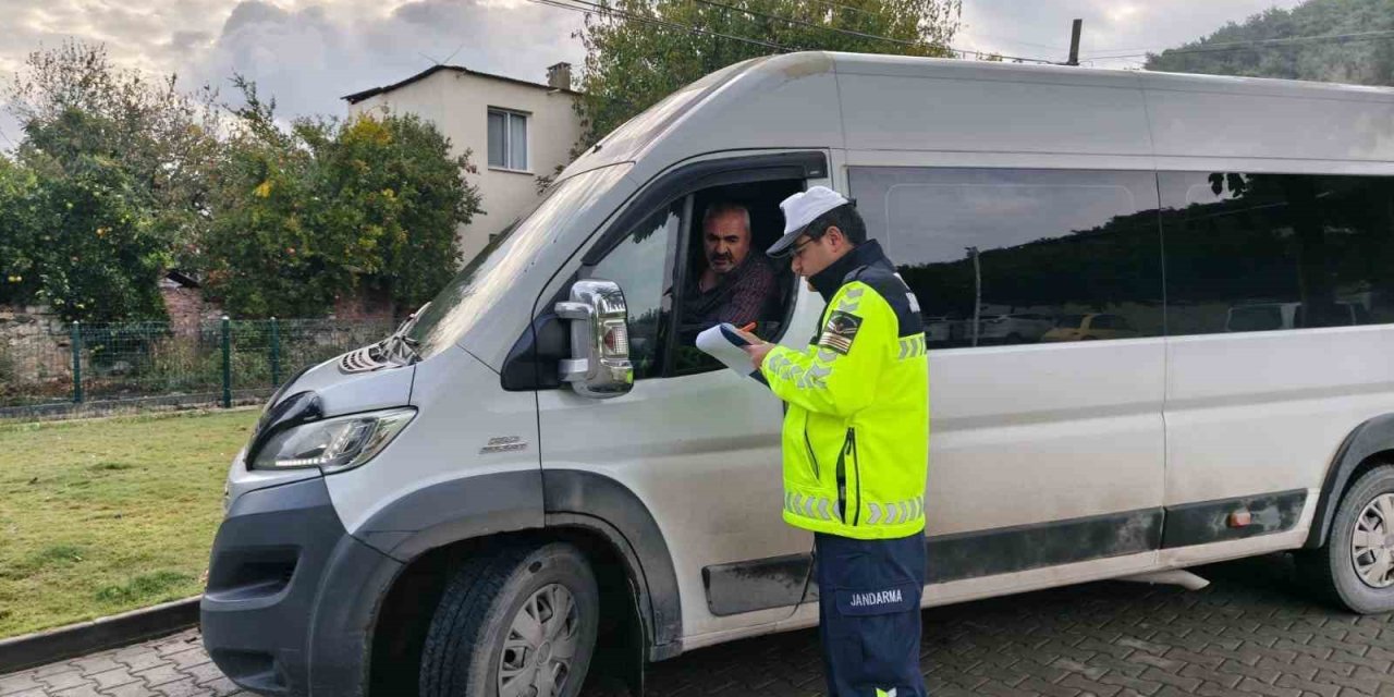 Jandarma ekiplerinden öğrenci güvenliği ve trafik bilinci denetimi