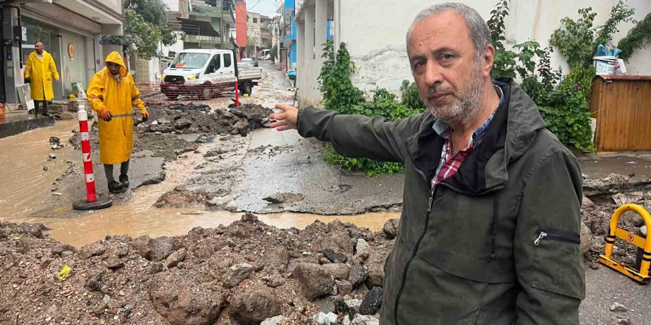 Bayraklı’da şiddetli yağış taşkınlara sebep oldu